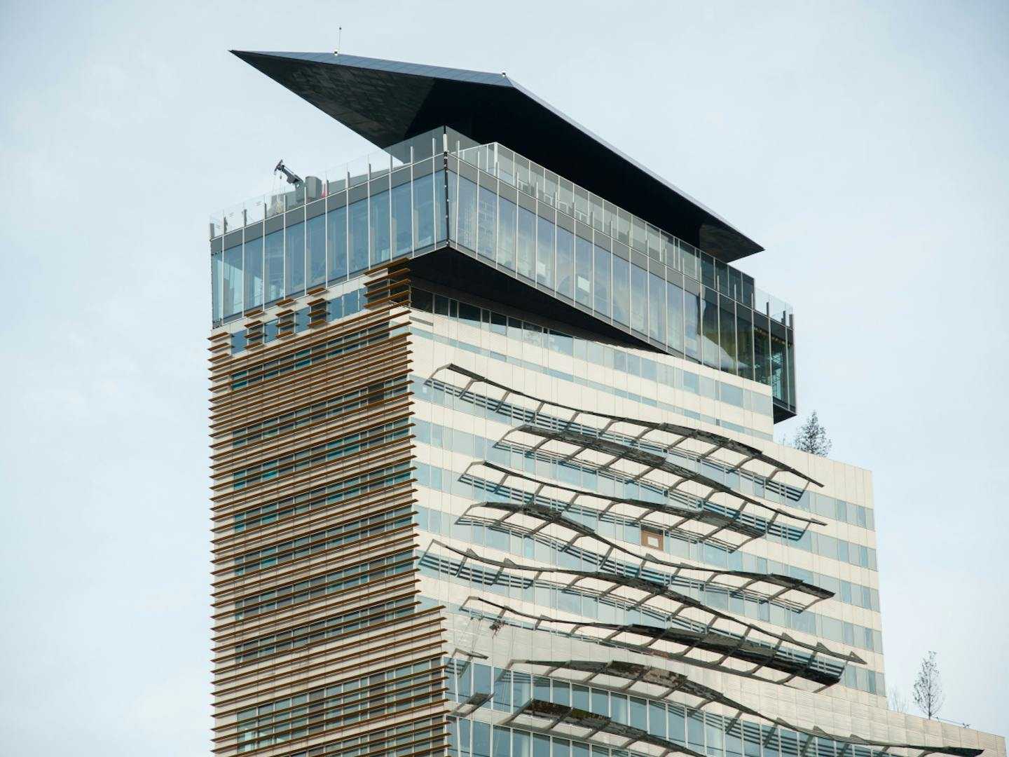 vue du chapeau de la tour Duo (centrale photovolaïque)